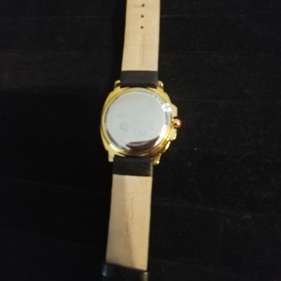 Betsy Watch - Picture 3 of 3